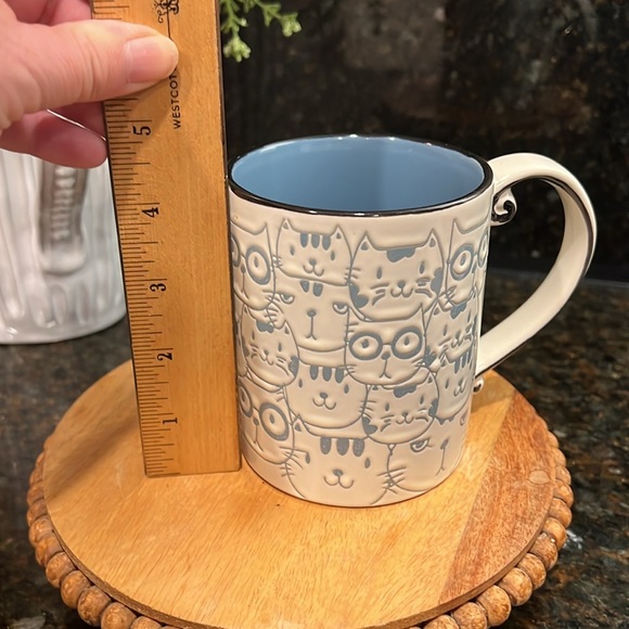 Cat Face Embossed Mug - Picture 10 of 10
